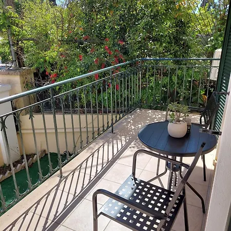 Feriehus Adriana Mon Repos Anemomylos