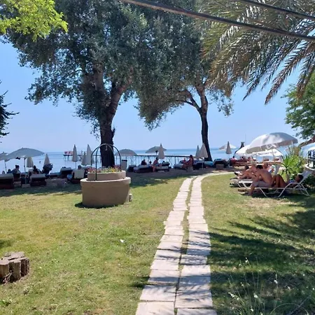 Adriana Mon Repos Feriehus *